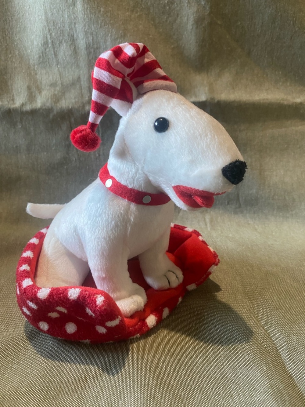 2007 “Night Time” Dog Target White Plush Dog with Red Striped Hat and Red Bed
